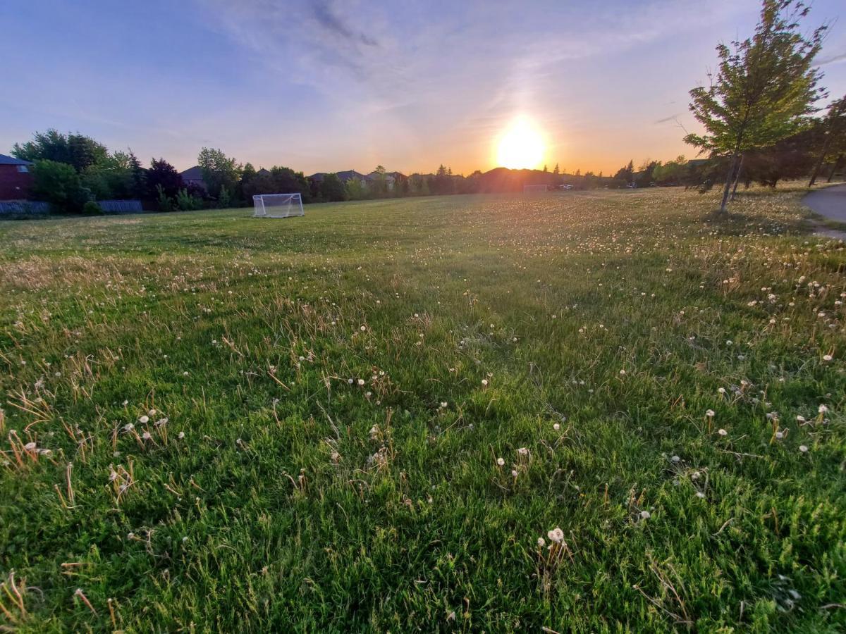 Home Stay Near The Airport Mississauga Exterior photo